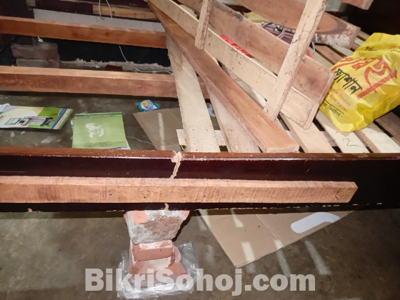 মালোয়শিয়ান কাঠের খাট বিক্রি হবে।